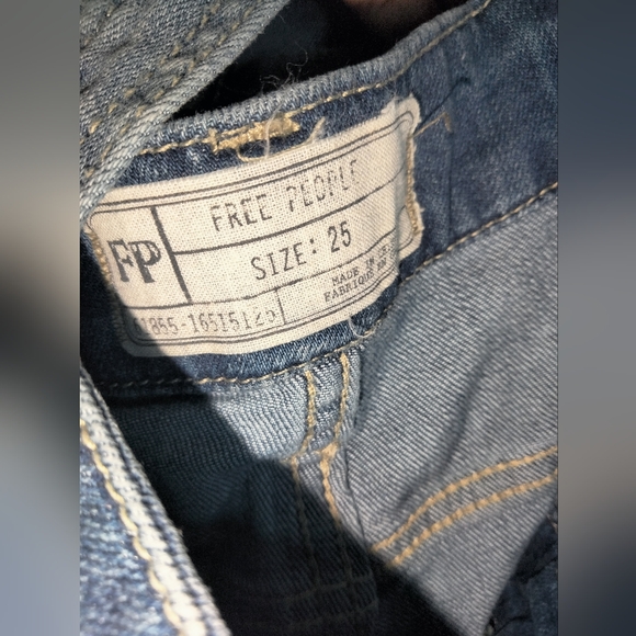 Free People (Size 25) Medium Wash Distress Side Button Zip Denim Jean Overvalls - Picture 3 of 16